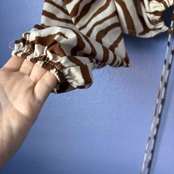 Women's HYFVE Long Sleeve Crop Top with Lace Up Back Zebra Print Long Sleeve S - Picture 4 of 6